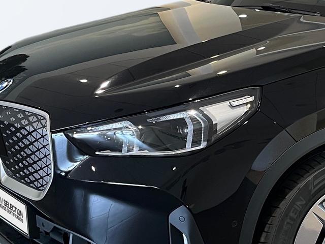 BMW iX1 eDrive20 color Negro. Año 2025. 150KW(204CV). Eléctrico. En concesionario Automotor Premium Velázquez - Málaga de Málaga