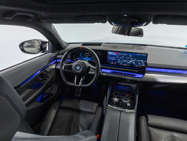 BMW i5 M60 color Gris. Año 2023. 442KW(601CV). Eléctrico. En concesionario Oliva Motor Girona de Girona