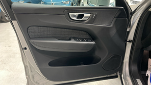 Volvo XC60 T6 Recharge Core AWD Auto 257 kW (350 CV) - 43 Volvo XC60 T6 Ocasión 257 KW (350CV) - 43