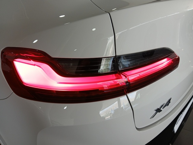 BMW X4 xDrive20d color Blanco. Año 2024. 140KW(190CV). Diésel. En concesionario FINESTRAT Automoviles Fersan, S.A. de Alicante