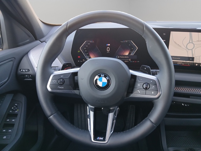 BMW Serie 1 120i color Gris. Año 2024. 125KW(170CV). Gasolina. En concesionario GANDIA Automoviles Fersan, S.A. de Valencia