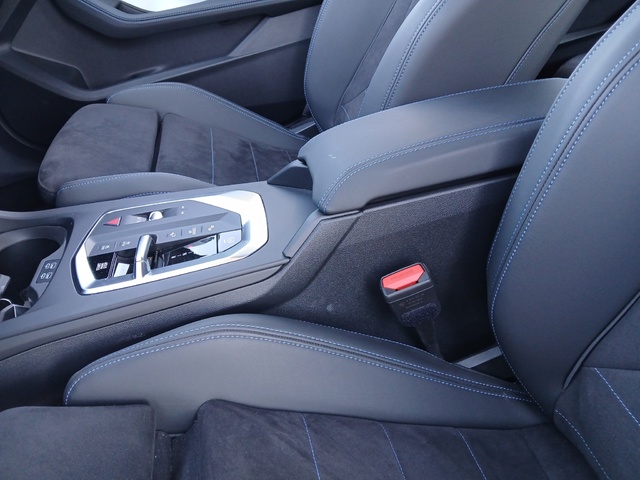 BMW Serie 1 120i color Gris. Año 2024. 125KW(170CV). Gasolina. En concesionario GANDIA Automoviles Fersan, S.A. de Valencia