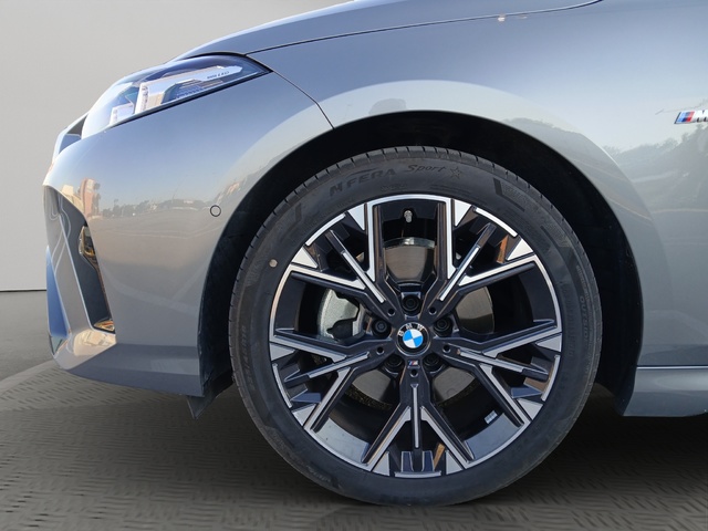 BMW Serie 1 120i color Gris. Año 2024. 125KW(170CV). Gasolina. En concesionario GANDIA Automoviles Fersan, S.A. de Valencia