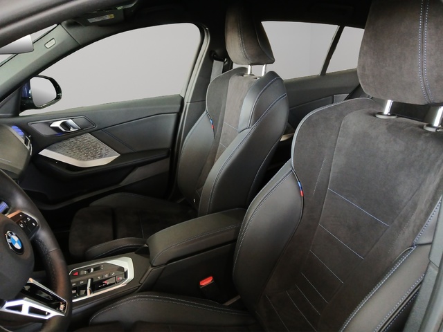 BMW Serie 1 118d color Negro. Año 2024. 110KW(150CV). Diésel. En concesionario FINESTRAT Automoviles Fersan, S.A. de Alicante