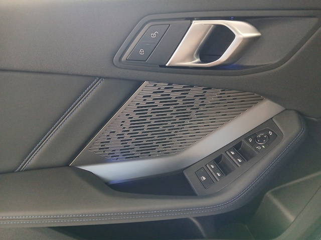 BMW Serie 1 118d color Negro. Año 2024. 110KW(150CV). Diésel. En concesionario FINESTRAT Automoviles Fersan, S.A. de Alicante