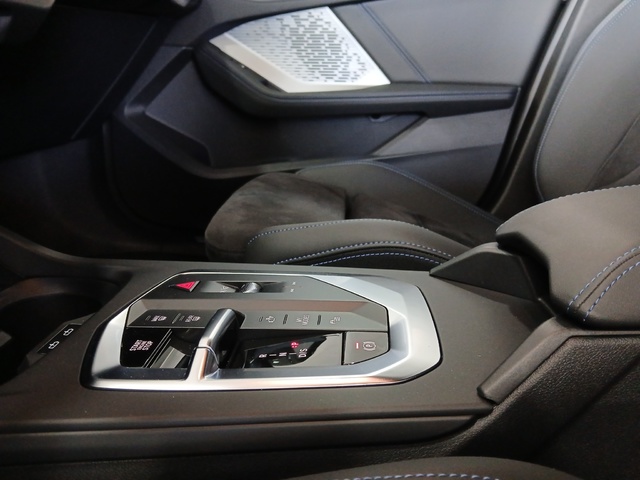 BMW Serie 1 118d color Negro. Año 2024. 110KW(150CV). Diésel. En concesionario FINESTRAT Automoviles Fersan, S.A. de Alicante