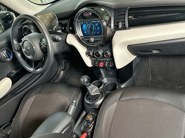 fotoG 7 del MINI MINI 3 Puertas Cooper 100 kW (136 CV) 136cv Gasolina del 2021 en Asturias
