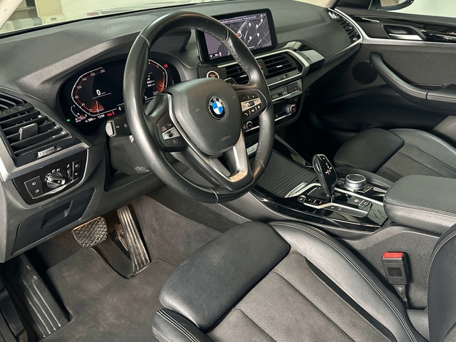 BMW X3 xDrive20d color Blanco. Año 2020. 140KW(190CV). Diésel. En concesionario Triocar Gijón (Bmw y Mini) de Asturias
