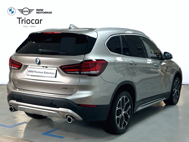 BMW X1 sDrive18d color Gris Plata. Año 2021. 110KW(150CV). Diésel. En concesionario Triocar Gijón (Bmw y Mini) de Asturias