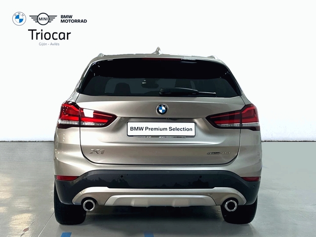 BMW X1 sDrive18d color Gris Plata. Año 2021. 110KW(150CV). Diésel. En concesionario Triocar Gijón (Bmw y Mini) de Asturias