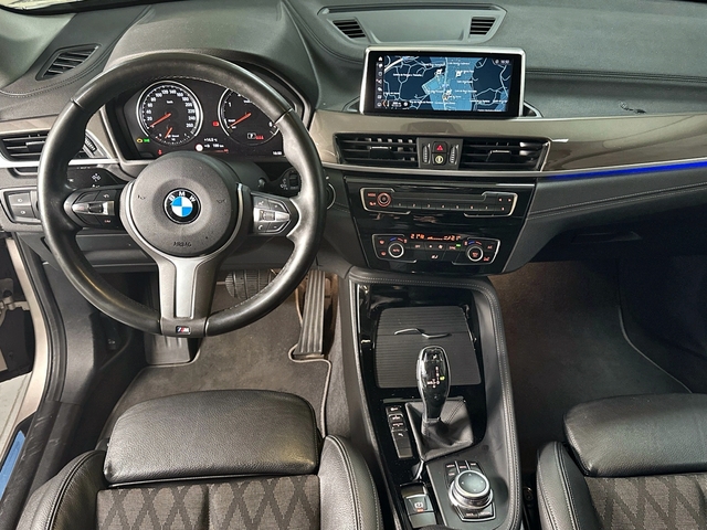 BMW X1 sDrive18d color Gris Plata. Año 2021. 110KW(150CV). Diésel. En concesionario Triocar Gijón (Bmw y Mini) de Asturias