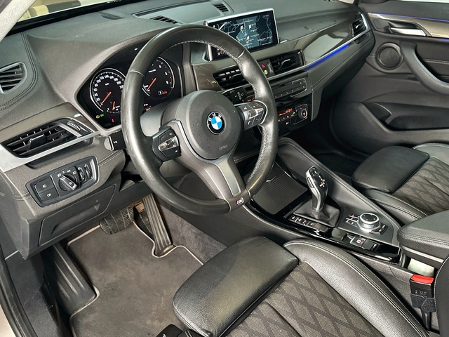 BMW X1 sDrive18d color Gris Plata. Año 2021. 110KW(150CV). Diésel. En concesionario Triocar Gijón (Bmw y Mini) de Asturias