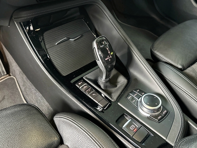 BMW X1 sDrive18d color Gris Plata. Año 2021. 110KW(150CV). Diésel. En concesionario Triocar Gijón (Bmw y Mini) de Asturias