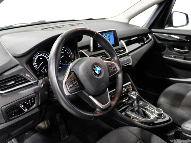 BMW Serie 2 225xe iPerformance Active Tourer color Negro. Año 2019. 165KW(224CV). Híbrido Electro/Gasolina. En concesionario Barcelona Premium -- GRAN VIA de Barcelona