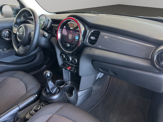 fotoG 7 del MINI MINI 5 Puertas Cooper 100 kW (136 CV) 136cv Gasolina del 2022 en Alicante