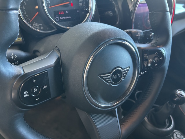 fotoG 15 del MINI MINI 5 Puertas Cooper 100 kW (136 CV) 136cv Gasolina del 2022 en Alicante