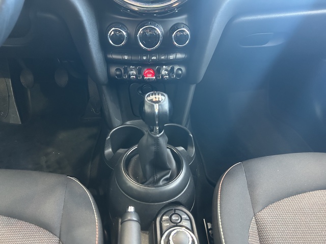 fotoG 20 del MINI MINI 5 Puertas Cooper 100 kW (136 CV) 136cv Gasolina del 2022 en Alicante