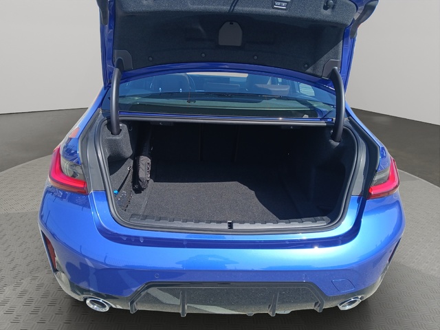BMW Serie 3 320d color Azul. Año 2024. 140KW(190CV). Diésel. En concesionario GANDIA Automoviles Fersan, S.A. de Valencia