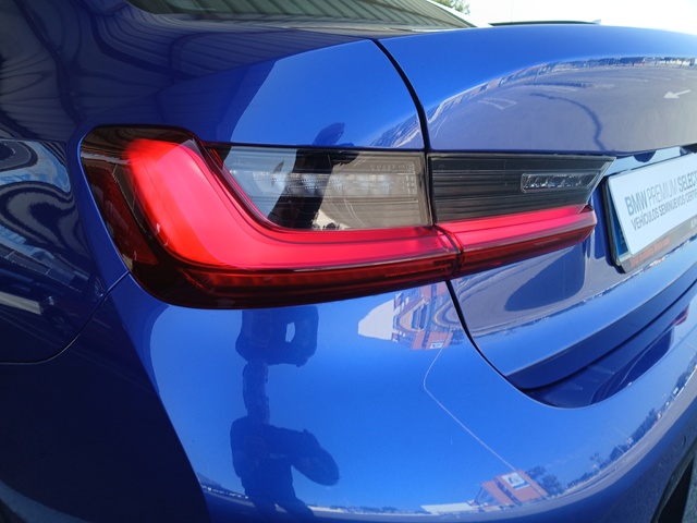 BMW Serie 3 320d color Azul. Año 2024. 140KW(190CV). Diésel. En concesionario GANDIA Automoviles Fersan, S.A. de Valencia