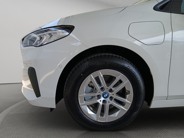 BMW Serie 2 225e Active Tourer color Blanco. Año 2023. 180KW(245CV). Híbrido Electro/Gasolina. En concesionario ALZIRA Automoviles Fersan, S.A. de Valencia