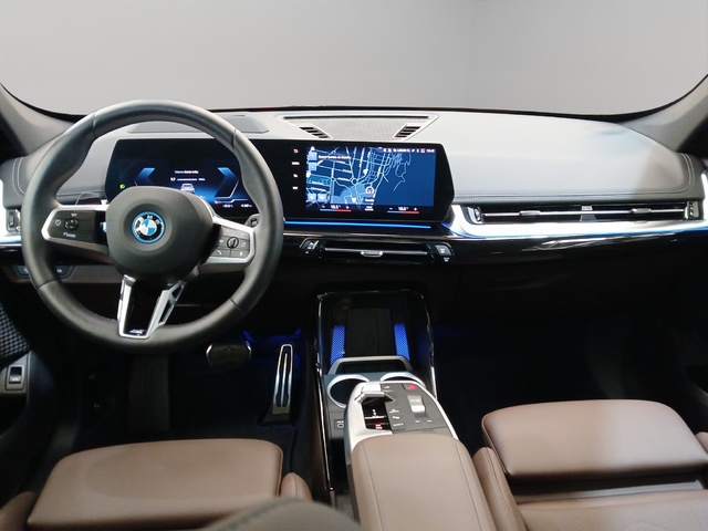 BMW iX1 xDrive30 color Blanco. Año 2023. 230KW(313CV). Eléctrico. En concesionario ALZIRA Automoviles Fersan, S.A. de Valencia