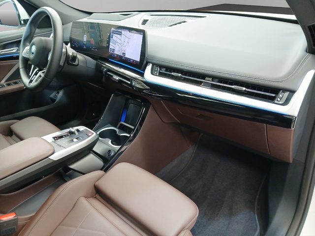 BMW iX1 xDrive30 color Blanco. Año 2023. 230KW(313CV). Eléctrico. En concesionario ALZIRA Automoviles Fersan, S.A. de Valencia