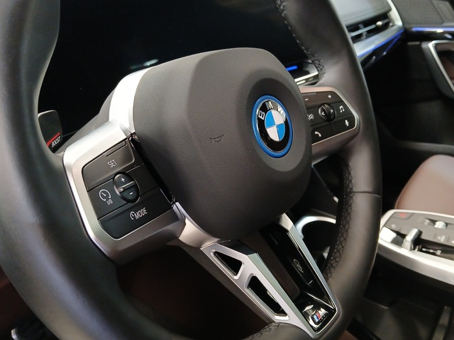 BMW iX1 xDrive30 color Blanco. Año 2023. 230KW(313CV). Eléctrico. En concesionario ALZIRA Automoviles Fersan, S.A. de Valencia