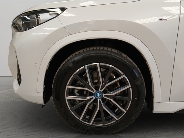 BMW iX1 xDrive30 color Blanco. Año 2023. 230KW(313CV). Eléctrico. En concesionario ALZIRA Automoviles Fersan, S.A. de Valencia