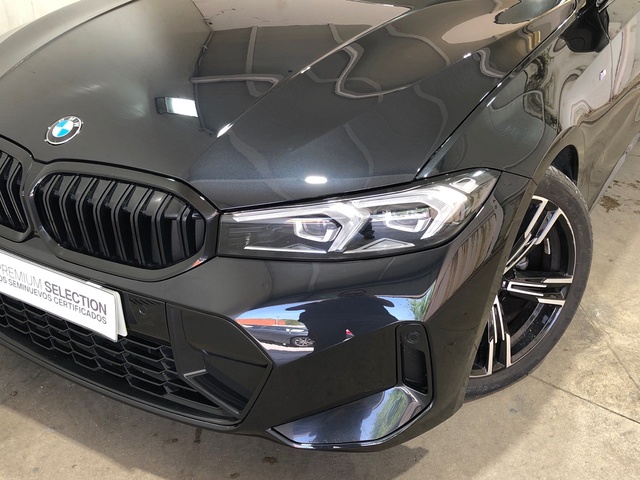 BMW Serie 3 318d color Negro. Año 2024. 110KW(150CV). Diésel. En concesionario Movilnorte El Plantio de Madrid