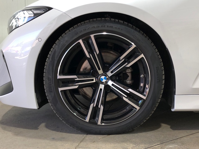 BMW Serie 3 318d color Blanco. Año 2024. 110KW(150CV). Diésel. En concesionario Movilnorte El Plantio de Madrid
