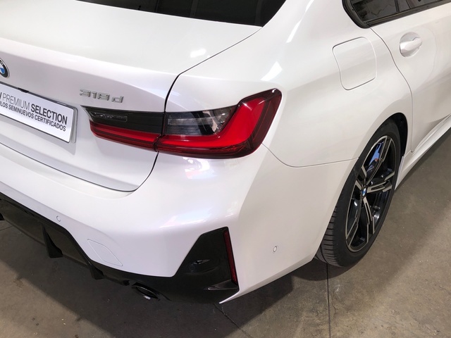 BMW Serie 3 318d color Blanco. Año 2024. 110KW(150CV). Diésel. En concesionario Movilnorte El Plantio de Madrid