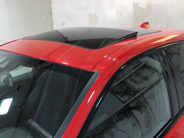 BMW Serie 1 118i color Rojo. Año 2024. 103KW(140CV). Gasolina. En concesionario Movilnorte El Carralero de Madrid