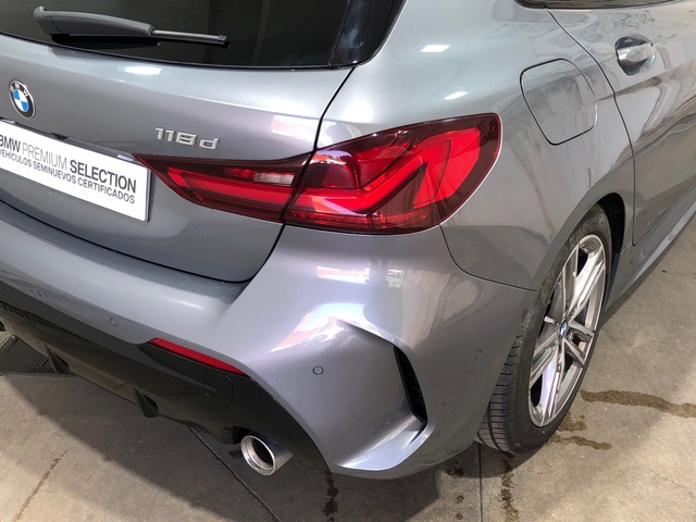 BMW Serie 1 118d color Gris. Año 2024. 110KW(150CV). Diésel. En concesionario Movilnorte El Carralero de Madrid
