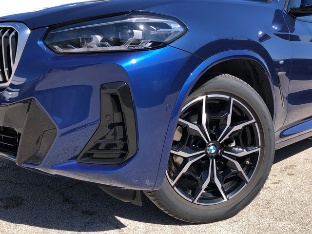 BMW X3 xDrive20d color Azul. Año 2024. 140KW(190CV). Diésel. En concesionario Vehinter Getafe de Madrid