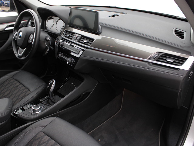 BMW X1 sDrive18d color Gris Plata. Año 2021. 110KW(150CV). Diésel. En concesionario Augusta Aragon S.A. de Zaragoza