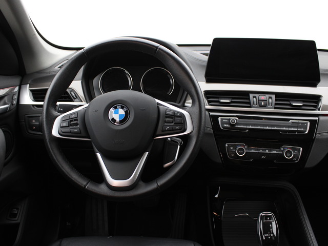 BMW X1 sDrive18d color Gris Plata. Año 2021. 110KW(150CV). Diésel. En concesionario Augusta Aragon S.A. de Zaragoza