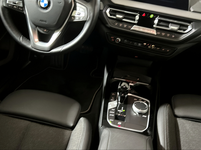 BMW Serie 2 218d Gran Coupe color Blanco. Año 2024. 110KW(150CV). Diésel. En concesionario San Pablo Motor | Su Eminencia de Sevilla