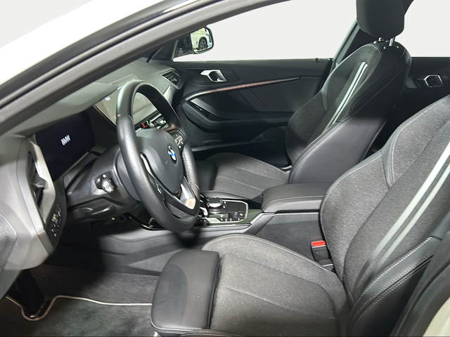 BMW Serie 2 218d Gran Coupe color Blanco. Año 2024. 110KW(150CV). Diésel. En concesionario San Pablo Motor | Su Eminencia de Sevilla