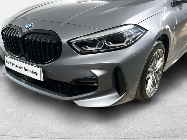 BMW Serie 1 118d color Gris. Año 2024. 110KW(150CV). Diésel. En concesionario San Pablo Motor | Su Eminencia de Sevilla