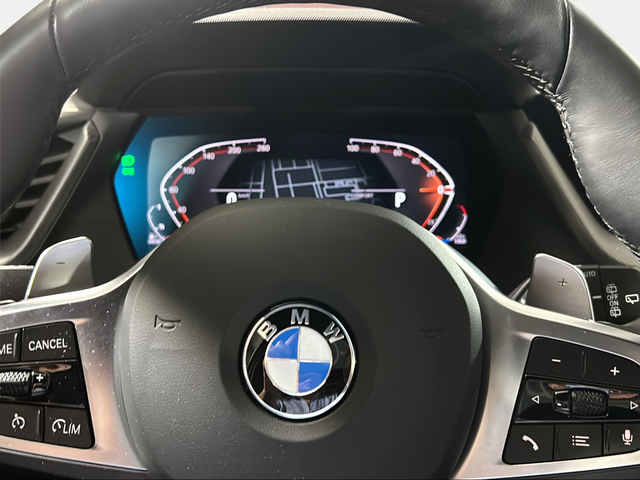 BMW Serie 1 118d color Gris. Año 2024. 110KW(150CV). Diésel. En concesionario San Pablo Motor | Su Eminencia de Sevilla