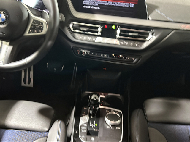 BMW Serie 1 118d color Gris. Año 2024. 110KW(150CV). Diésel. En concesionario San Pablo Motor | Su Eminencia de Sevilla