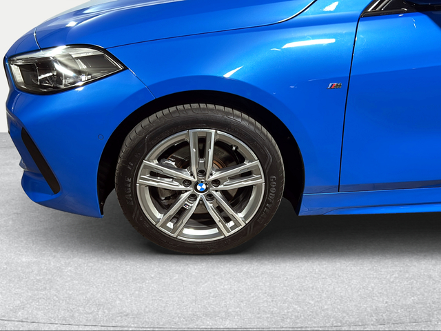 BMW Serie 1 118d color Azul. Año 2024. 110KW(150CV). Diésel. En concesionario San Pablo Motor | Su Eminencia de Sevilla