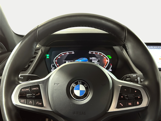 BMW Serie 1 118d color Azul. Año 2024. 110KW(150CV). Diésel. En concesionario San Pablo Motor | Su Eminencia de Sevilla