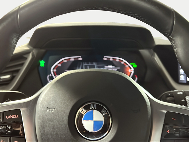 BMW Serie 1 118d color Azul. Año 2024. 110KW(150CV). Diésel. En concesionario San Pablo Motor | Su Eminencia de Sevilla