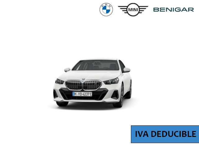 BMW i5 eDrive40 color Blanco. Año 2025. 250KW(340CV). Eléctrico. En concesionario Hispamovil Elche de Alicante