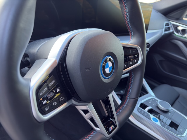 BMW i4 M50 color Blanco. Año 2025. 400KW(544CV). Eléctrico. En concesionario GANDIA Automoviles Fersan, S.A. de Valencia