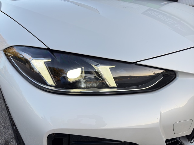 BMW i4 M50 color Blanco. Año 2025. 400KW(544CV). Eléctrico. En concesionario GANDIA Automoviles Fersan, S.A. de Valencia