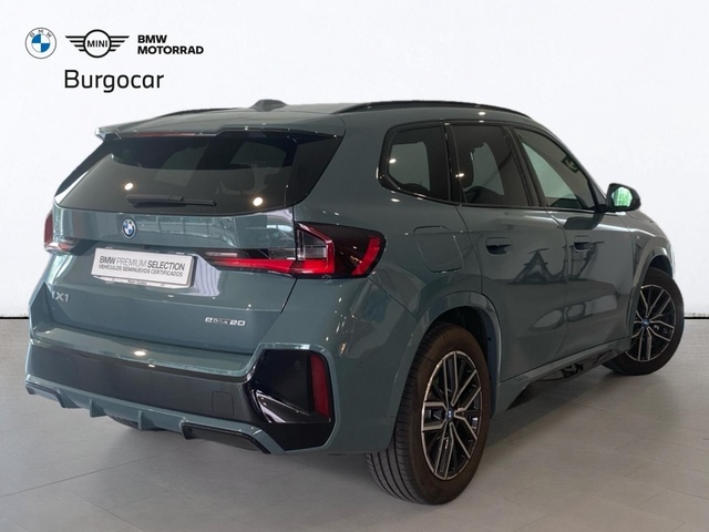 BMW iX1 eDrive20 color Verde. Año 2025. 150KW(204CV). Eléctrico. En concesionario Motor Gorbea de Álava