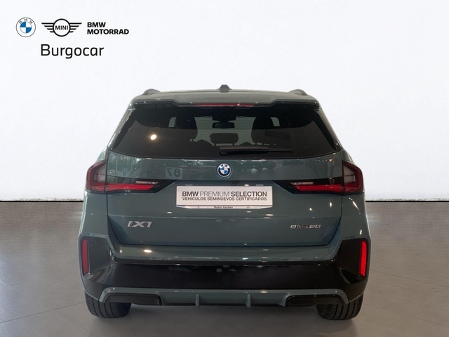 BMW iX1 eDrive20 color Verde. Año 2025. 150KW(204CV). Eléctrico. En concesionario Motor Gorbea de Álava