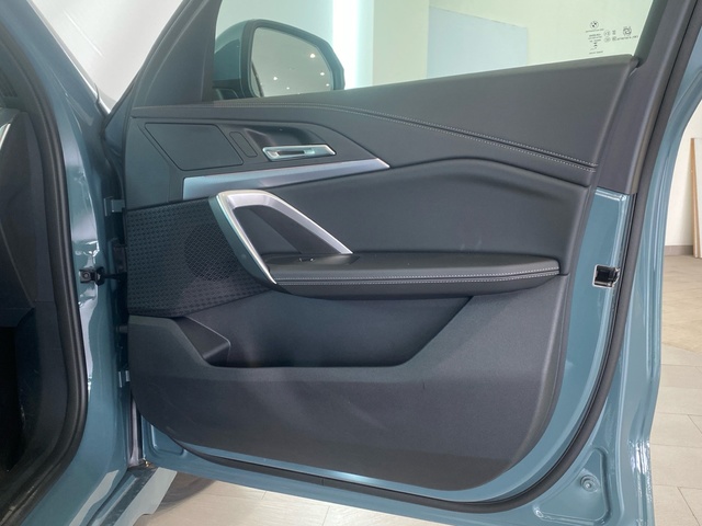 BMW iX1 eDrive20 color Verde. Año 2025. 150KW(204CV). Eléctrico. En concesionario Motor Gorbea de Álava